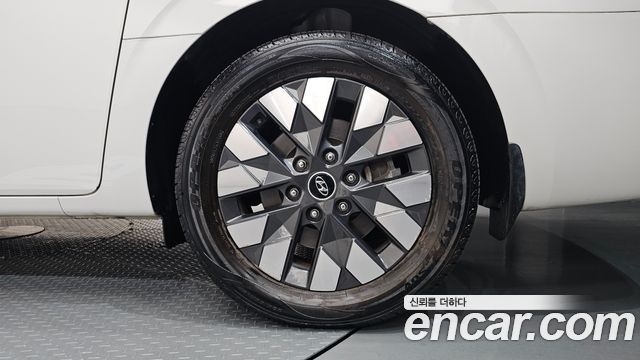 Hyundai Staria L3.5 Lounge 7-Seater Mobility 2023 — фото 21