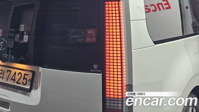 Hyundai Staria L3.5 Lounge 7-Seater Mobility 2023 — фото 23