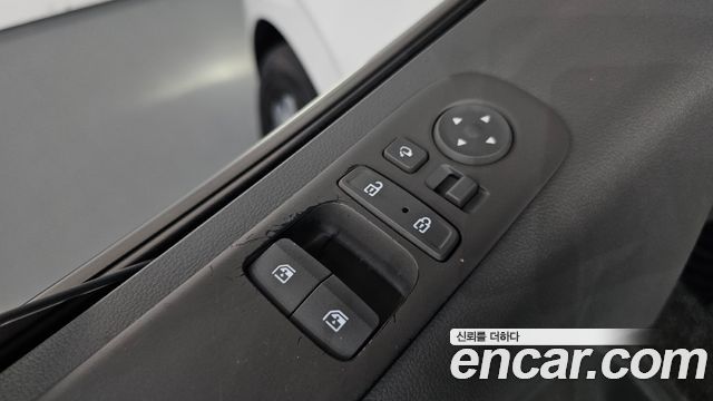 Hyundai Staria L3.5 Lounge 7-Seater Mobility 2023 — фото 27