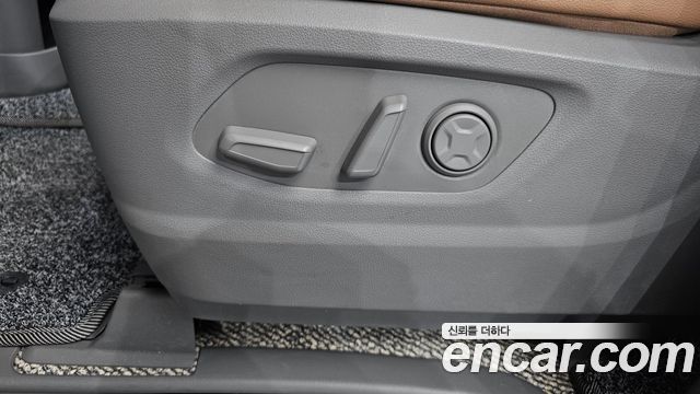 Hyundai Staria L3.5 Lounge 7-Seater Mobility 2023 — фото 31