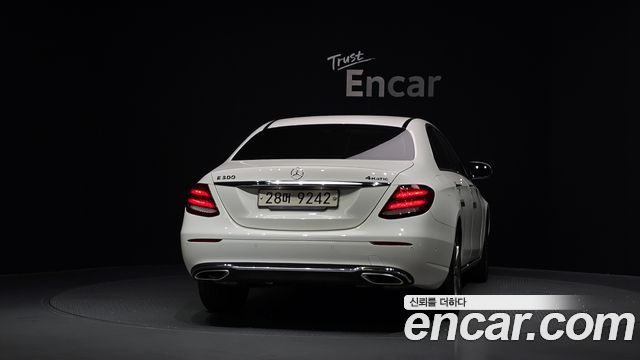 Mercedes-Benz E-Class (W213) E300 4MATIC Avnatgarde 2018 — фото 4
