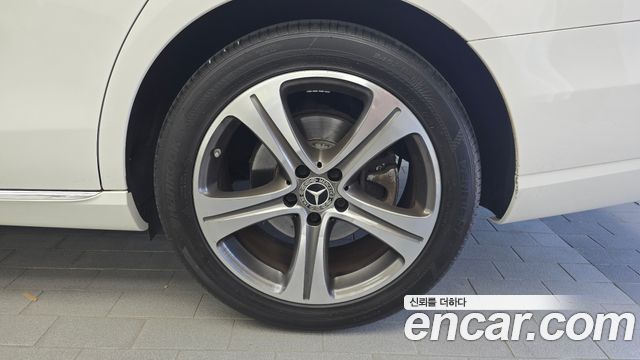 Mercedes-Benz E-Class (W213) E300 4MATIC Avnatgarde 2018 — фото 21