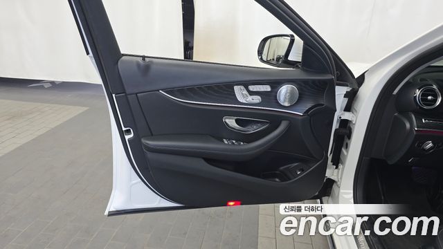Mercedes-Benz E-Class (W213) E300 4MATIC Avnatgarde 2018 — фото 24