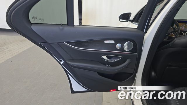 Mercedes-Benz E-Class (W213) E300 4MATIC Avnatgarde 2018 — фото 25