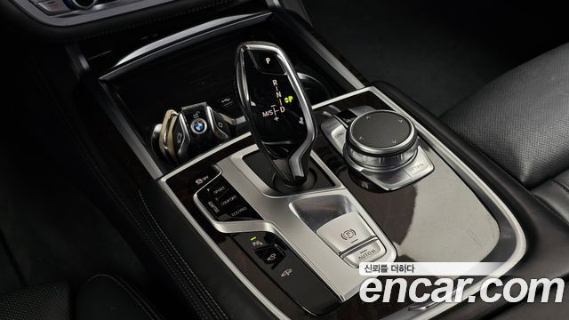 BMW 7 Series (G11) 750Li xDrive Design Pure Excellence 2020 — фото 9
