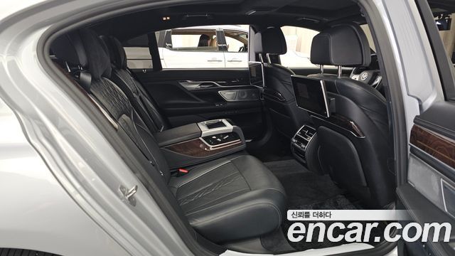 BMW 7 Series (G11) 750Li xDrive Design Pure Excellence 2020 — фото 12