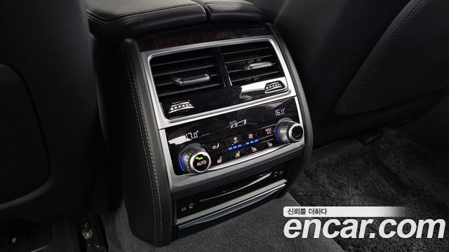 BMW 7 Series (G11) 750Li xDrive Design Pure Excellence 2020 — фото 19