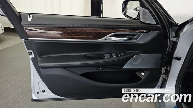 BMW 7 Series (G11) 750Li xDrive Design Pure Excellence 2020 — фото 24
