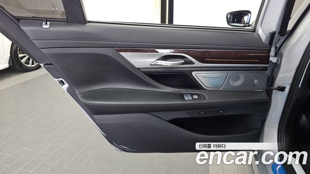 BMW 7 Series (G11) 750Li xDrive Design Pure Excellence 2020 — фото 25
