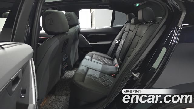 BMW 5 Series (G60) 530e M Sport 2024 — фото 12