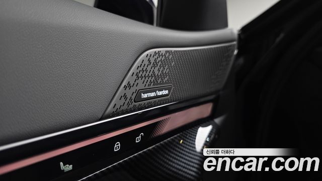 BMW 5 Series (G60) 530e M Sport 2024 — фото 17