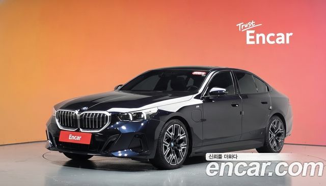 BMW 5 Series (G60) 530e M Sport 2024 — фото 1