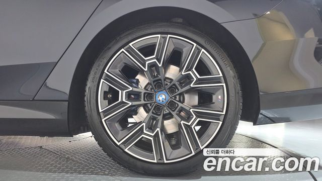 BMW 5 Series (G60) 530e M Sport 2024 — фото 21