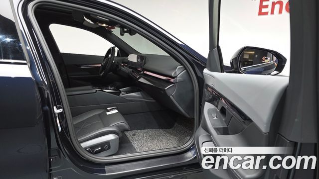 BMW 5 Series (G60) 530e M Sport 2024 — фото 26