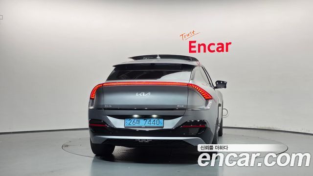 Kia EV6 Long Range 4WD GT Line 2023 — фото 4