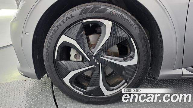 Kia EV6 Long Range 4WD GT Line 2023 — фото 5