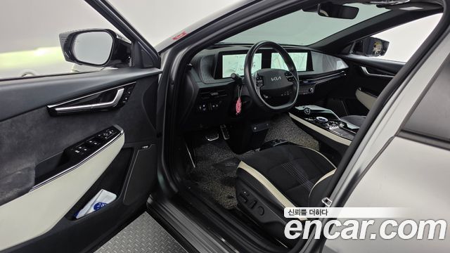 Kia EV6 Long Range 4WD GT Line 2023 — фото 10
