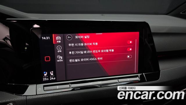 Volkswagen Golf (VIII) 2.0 GTI 2024 — фото 31