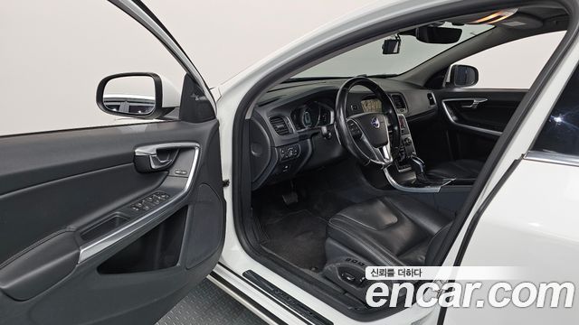Volvo S60 D2 2nd 2015 — фото 10