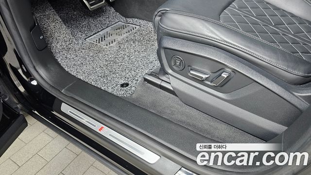 Audi Q8 (4M) 55 TFSI Quattro Premium 2022 — фото 19