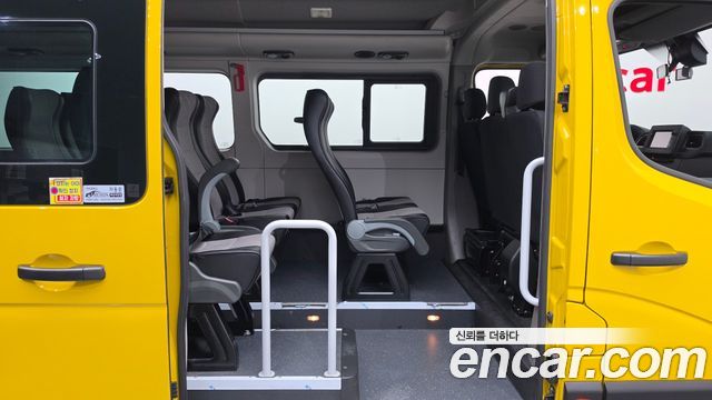 Renault Korea Master School Bus 15-Seater 2020 — фото 11