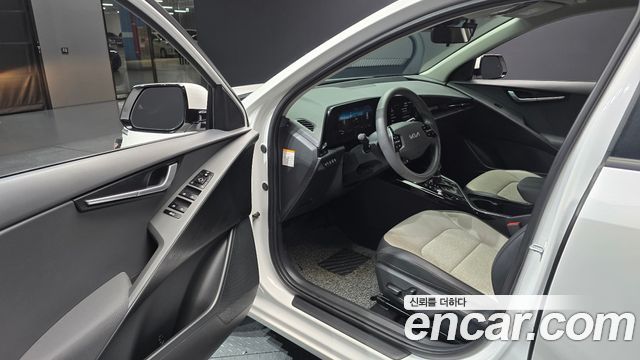 Kia Niro Prestige 2022 — фото 10