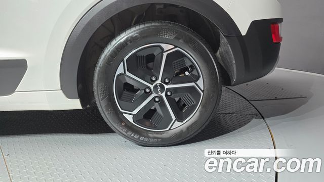 Kia Niro Prestige 2022 — фото 21