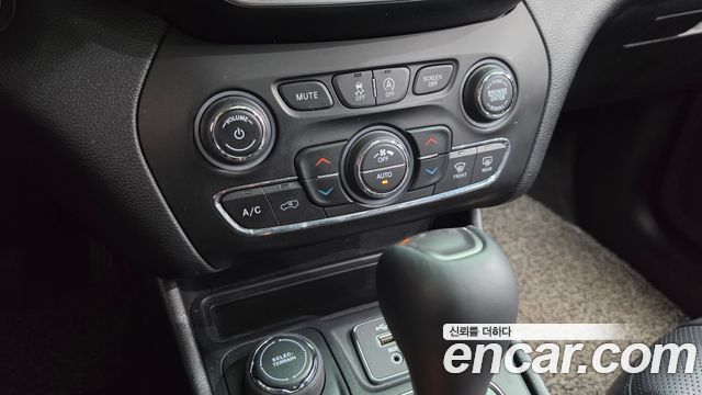 Jeep Cherokee (KL) 2.4 Limited AWD 2020 — фото 16
