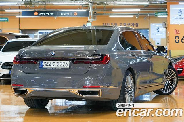 BMW 7 Series (G11) 740Li xDrive Design Pure Excellence 2021 — фото 2