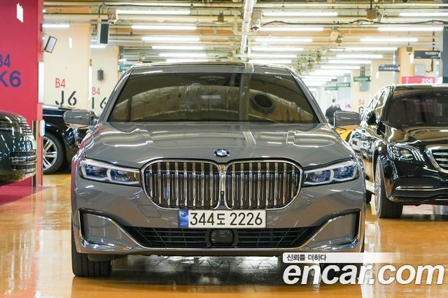 BMW 7 Series (G11) 740Li xDrive Design Pure Excellence 2021 — фото 3