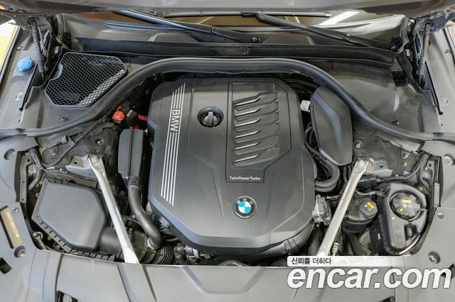 BMW 7 Series (G11) 740Li xDrive Design Pure Excellence 2021 — фото 6