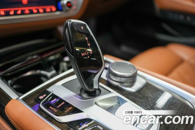BMW 7 Series (G11) 740Li xDrive Design Pure Excellence 2021 — фото 9