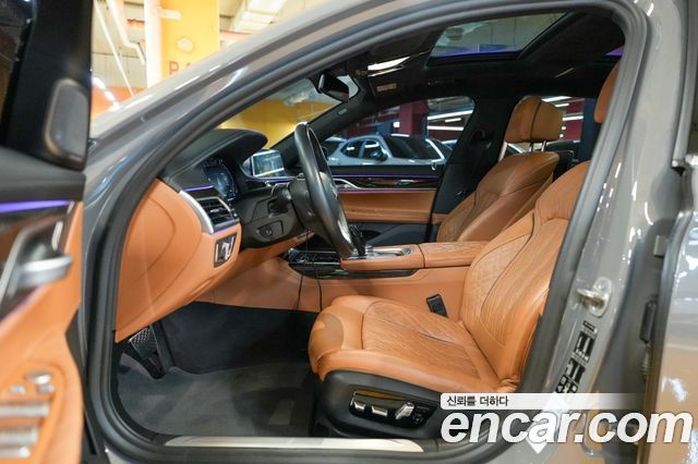 BMW 7 Series (G11) 740Li xDrive Design Pure Excellence 2021 — фото 10