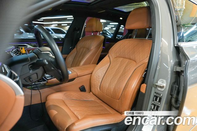 BMW 7 Series (G11) 740Li xDrive Design Pure Excellence 2021 — фото 11