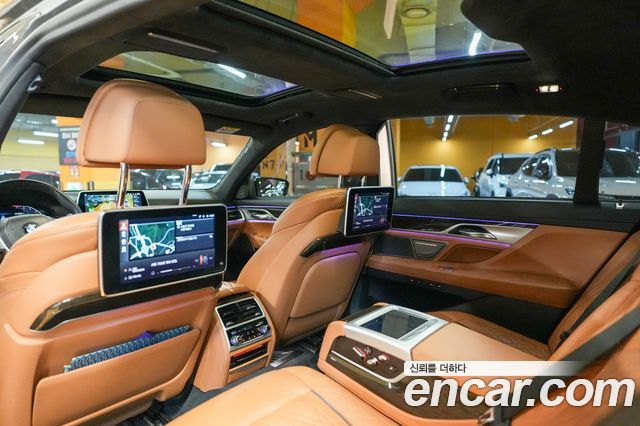 BMW 7 Series (G11) 740Li xDrive Design Pure Excellence 2021 — фото 13