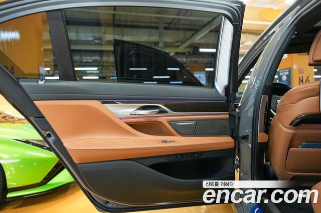BMW 7 Series (G11) 740Li xDrive Design Pure Excellence 2021 — фото 16