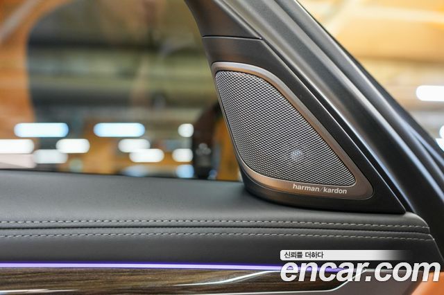 BMW 7 Series (G11) 740Li xDrive Design Pure Excellence 2021 — фото 17