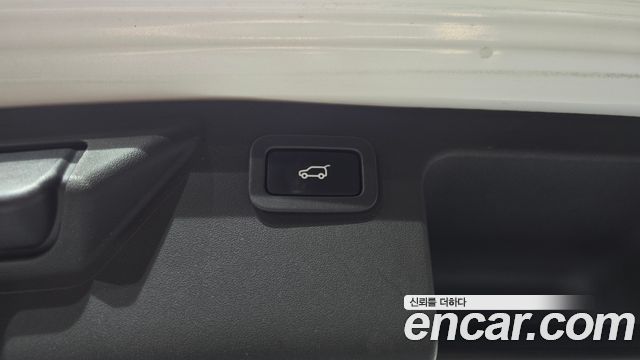 Land Rover Discovery Sport 2.0 TD4 HSE Luxury 2017 — фото 20