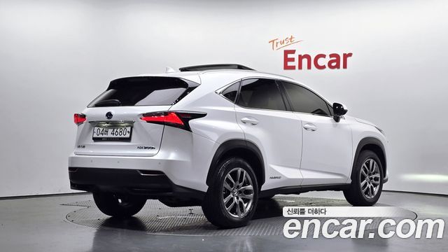 Lexus NX300h Supreme 2017 — фото 2