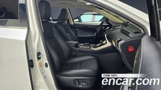 Lexus NX300h Supreme 2017 — фото 10