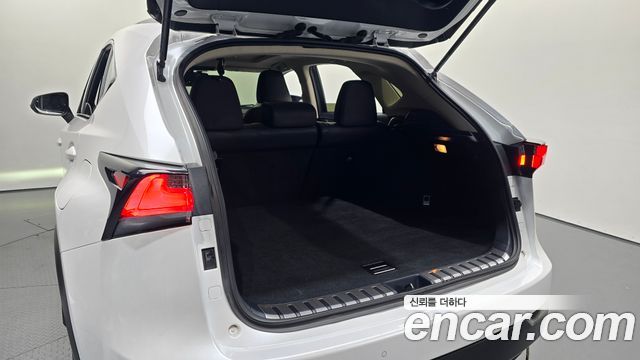 Lexus NX300h Supreme 2017 — фото 18