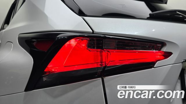 Lexus NX300h Supreme 2017 — фото 23