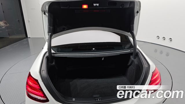 Mercedes-Benz E-Class (W213) E200 Avantgarde 2018 — фото 33