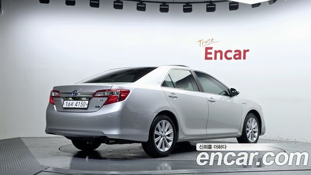 Toyota Camry Hybrid XLE 2013 — фото 2