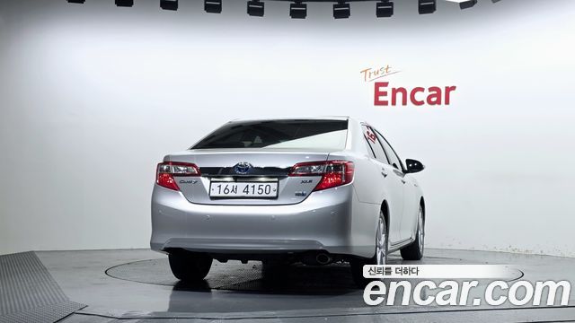 Toyota Camry Hybrid XLE 2013 — фото 4