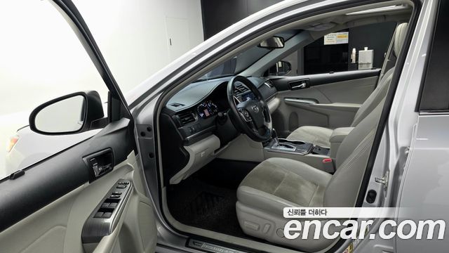 Toyota Camry Hybrid XLE 2013 — фото 10