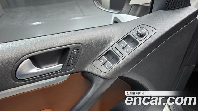 Volkswagen Tiguan 2.0 TDI  Premium 5N 2013 — фото 17