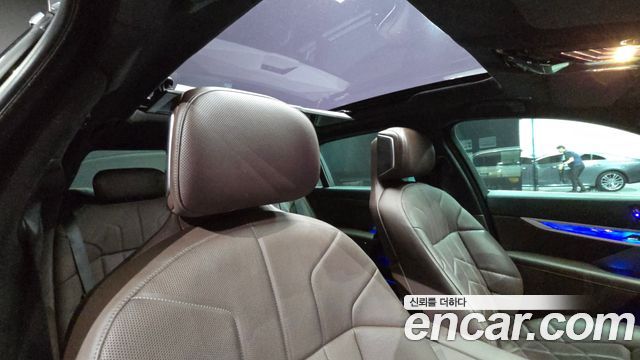 BMW 7 Series (G70) 740i sDrive M Sport 2023 — фото 19