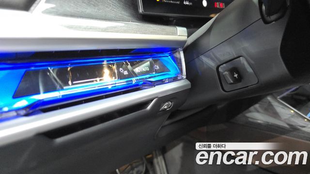 BMW 7 Series (G70) 740i sDrive M Sport 2023 — фото 31