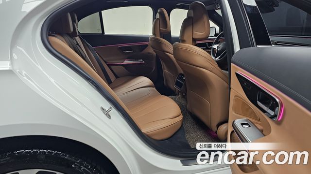 Mercedes-Benz E-Class (W214) E220d 4MATIC Exclusive 2024 — фото 11